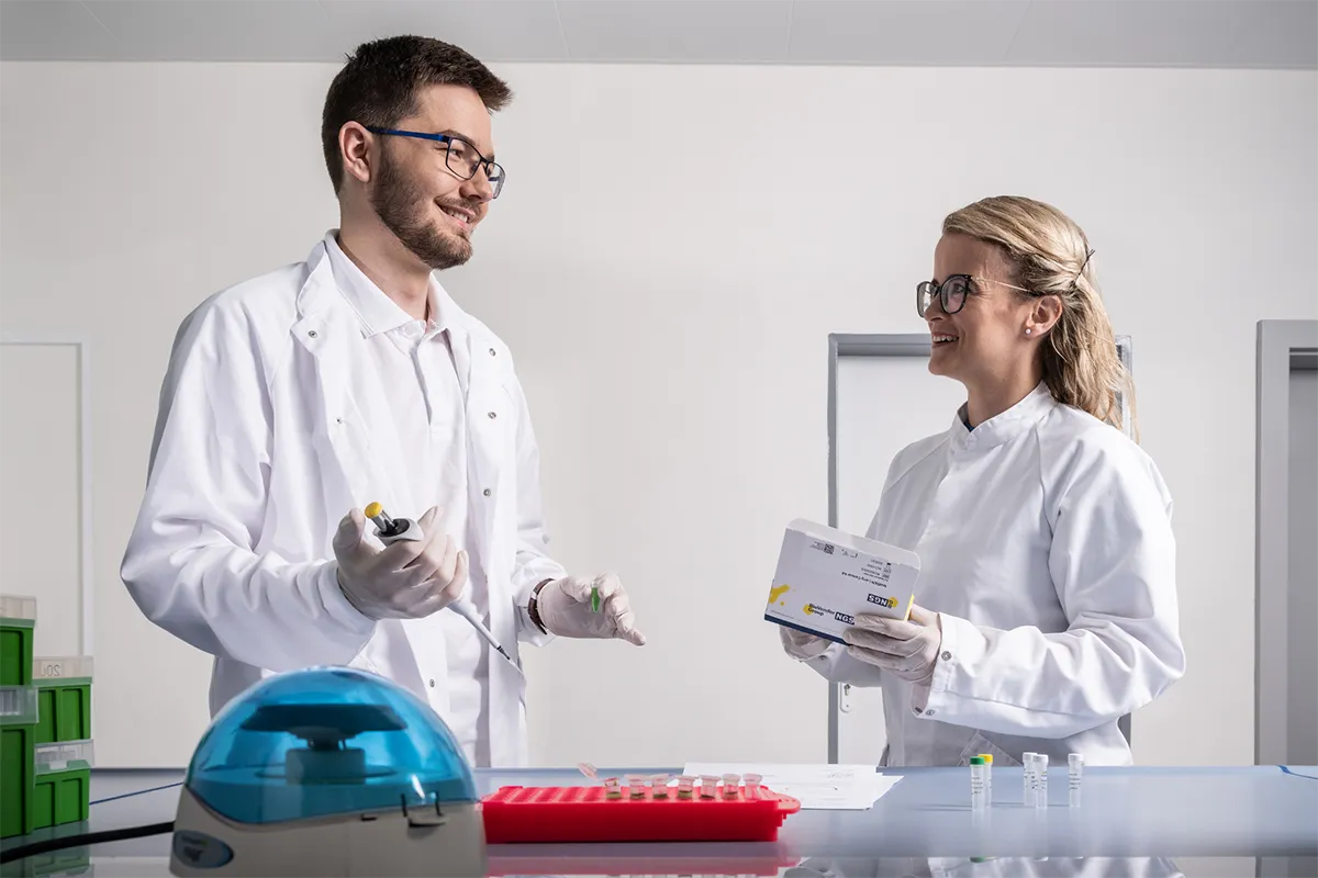 lab_photo Laboranti metoda NGS.